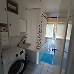 Lucy's Place מורטר