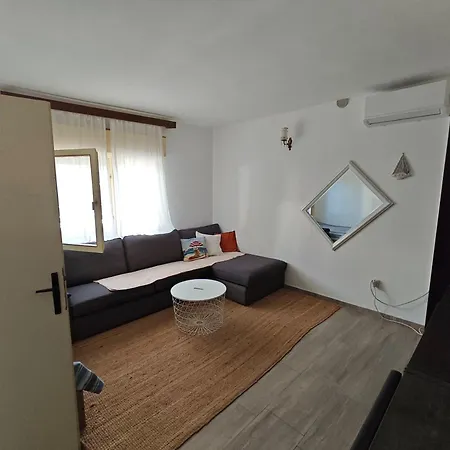 Lucy's Place Apartmán