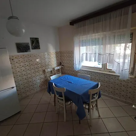 Lucy's Place Apartmán *