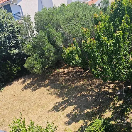 Lucy's Place アパート *