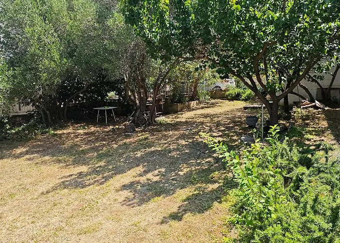 Lucy's Place * Murter